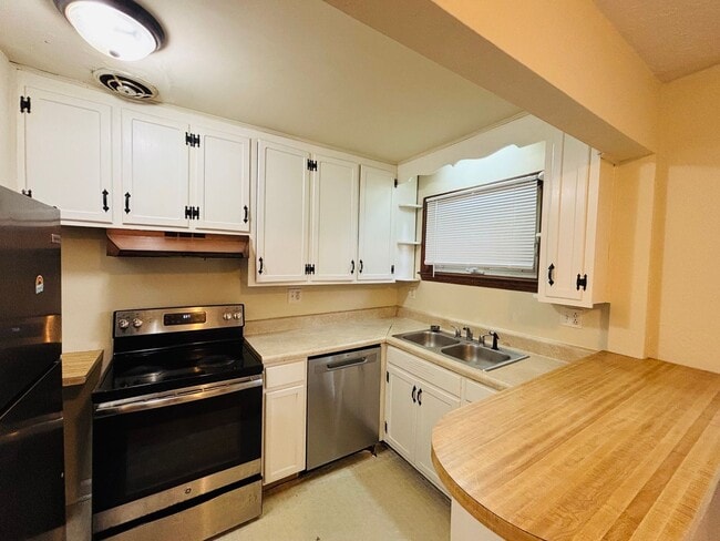 Building Photo - 709 Barringer Dr