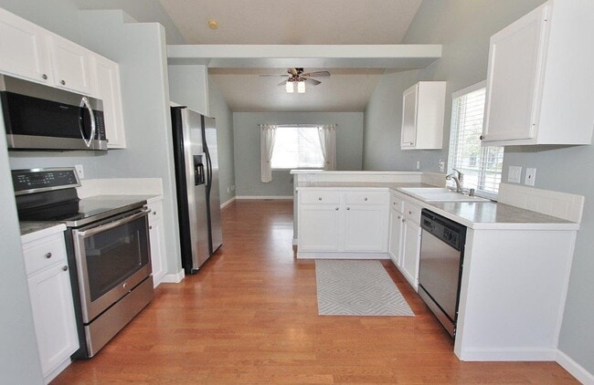 Building Photo - Clean Single-Level Home in Quiet Neighborhood