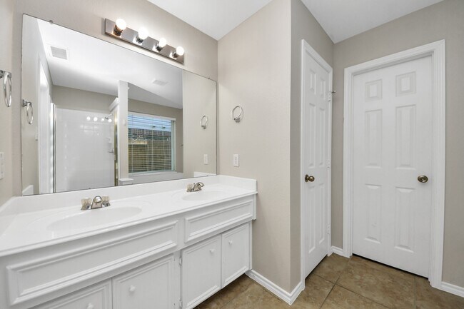 Building Photo - 1903 Ryansbrook Ln