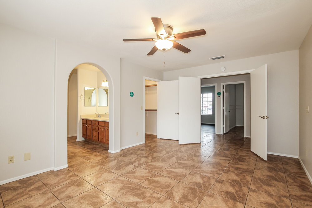 Building Photo - 7827 W Shangri La Rd