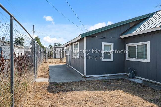 Building Photo - 1103 E Joseph Ave