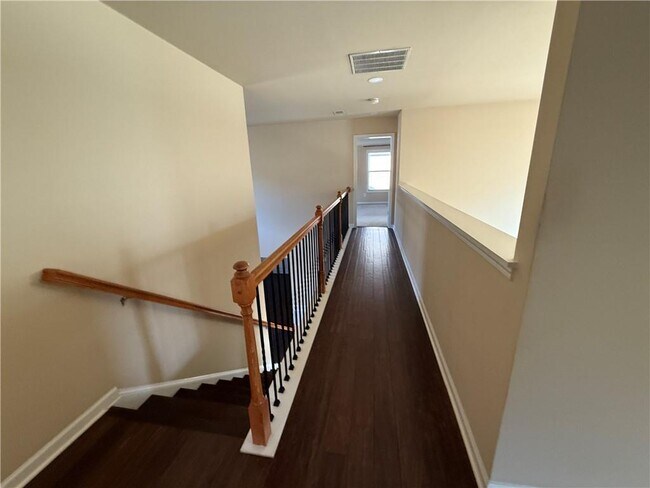 Building Photo - 480 Meadow Hill Dr