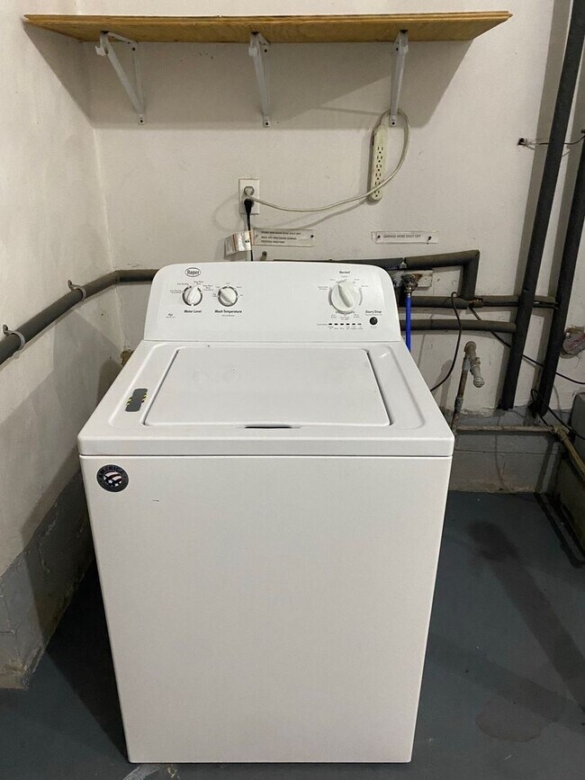 Building Photo - Introducing our charming home in the desirable Chesapeake "ASK ABOUT OUR ZERO DEPOSIT"