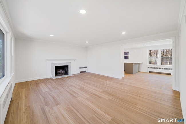 Building Photo - 141 Colony Ave