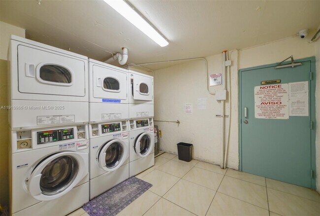 Building Photo - 1800 NW 24th Ave