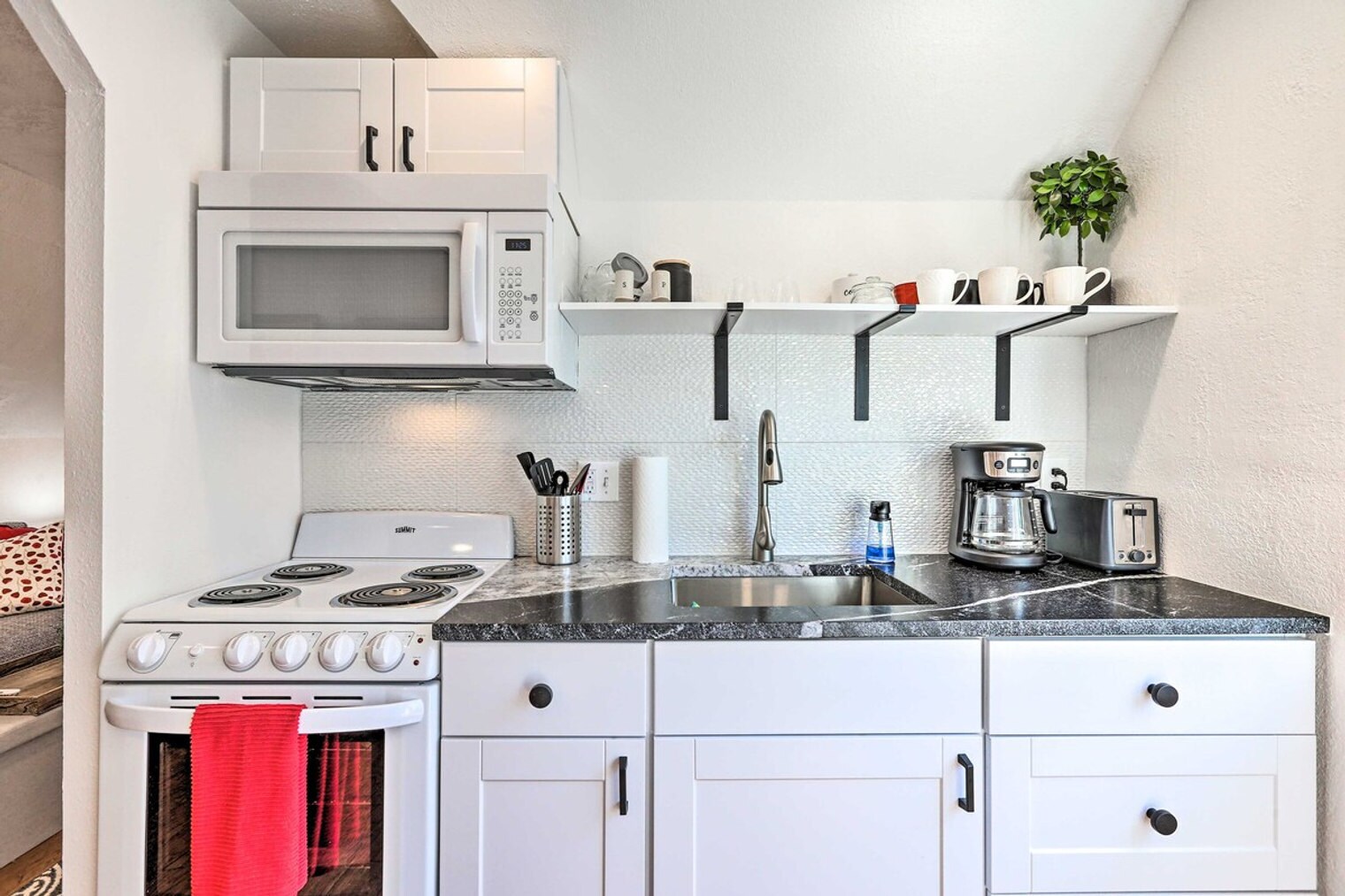 Building Photo - 420 Elati St