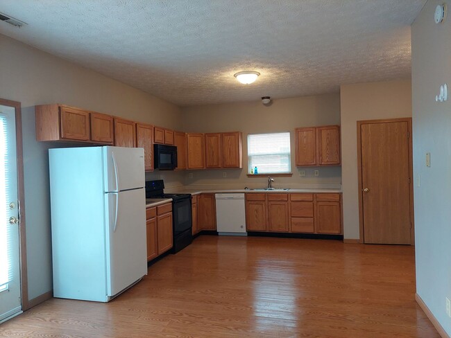 Primary Photo - 3396 Edison Dr