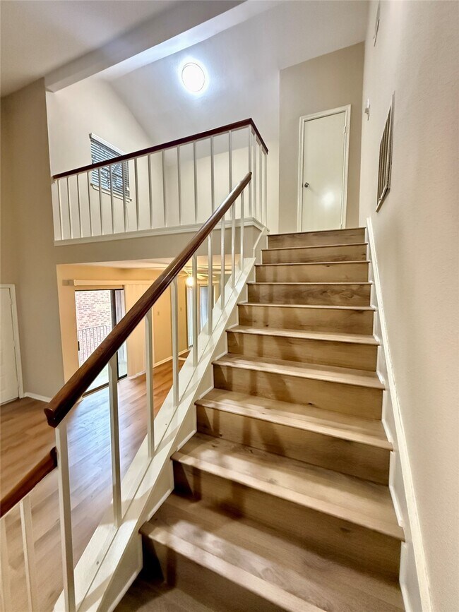 Building Photo - 3100 Walnut Bend Ln