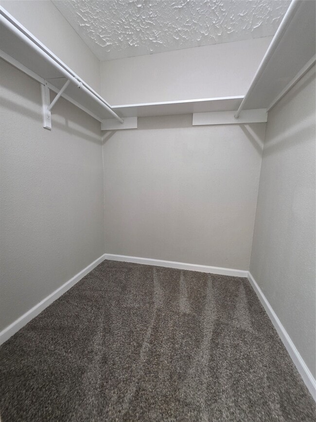 Building Photo - 406 Capehill Dr