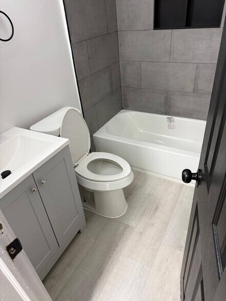 Building Photo - 19934 Manor St