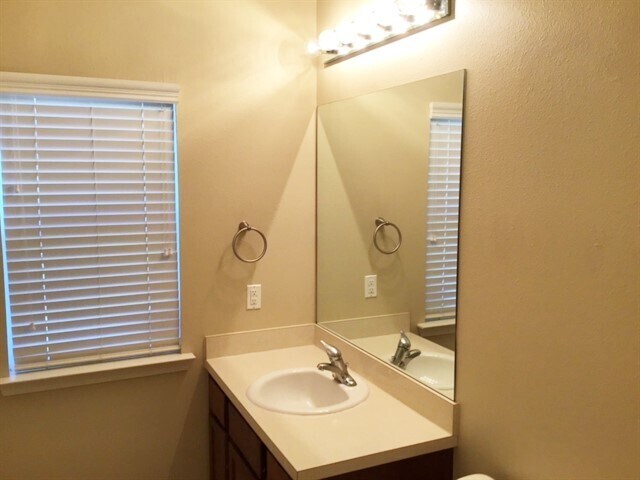 Building Photo - 25 Hartland Ct