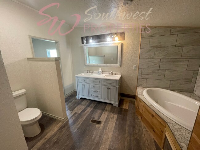 Building Photo - 3 Bedroom 2 Bathroom in the country!