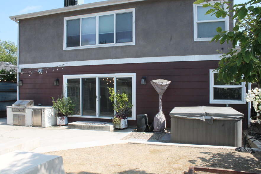 Building Photo - 2909 W Clark Ave