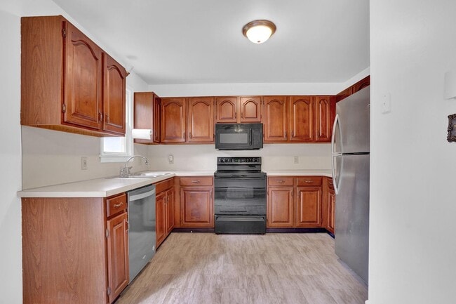 Building Photo - Charming 3 Bedroom, 1.5 Bath Townhome in Elizabethtown!