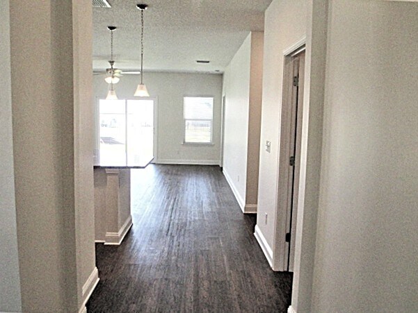 Building Photo - 898 Sunny Stroll Dr