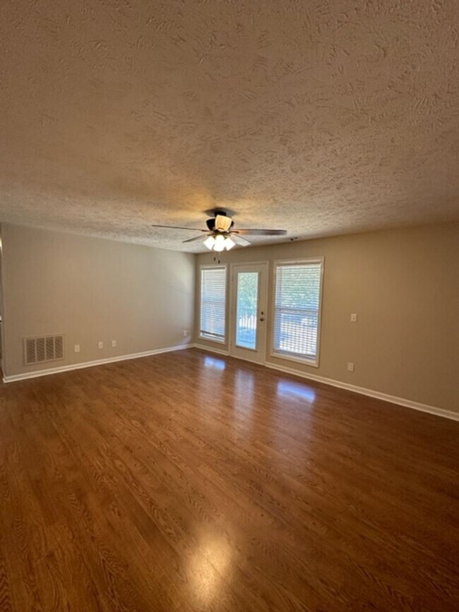 Building Photo - Lovely 2 Bed, 2 Bath Condo in Karen Lakes