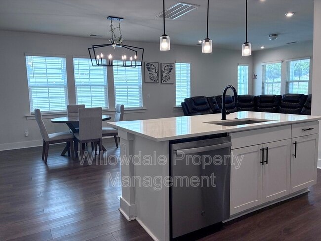 Building Photo - 2033 Florine Dr