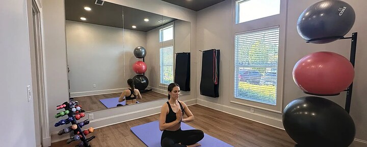 Building Photo - 8100 Palisades Cir