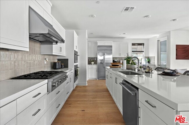 Building Photo - 21181 Strathmoor Ln