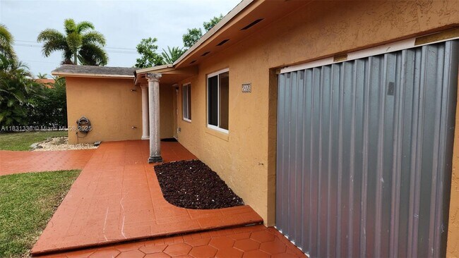 Building Photo - 5460 SW 133rd Ct