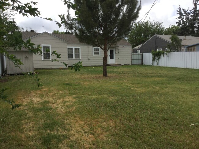 Building Photo - Pre-Leasing - Traditional Home in Tech Terrace near J&B Coffee!