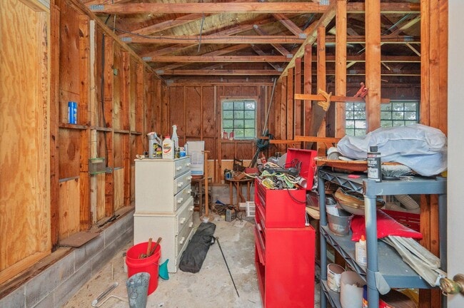Building Photo - 803 Ingle Rd