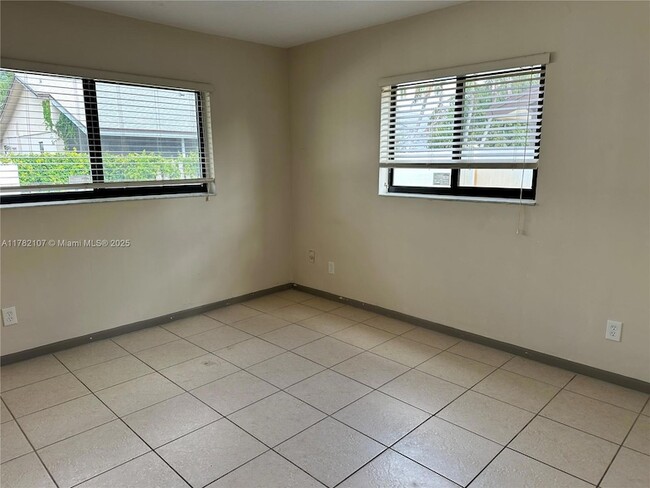 Building Photo - 5828 SW 117th Terrace