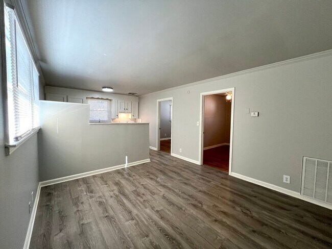 Building Photo - 1635b Evelyn Ave
