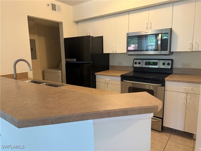 Building Photo - 8940 Colonnades Ct E
