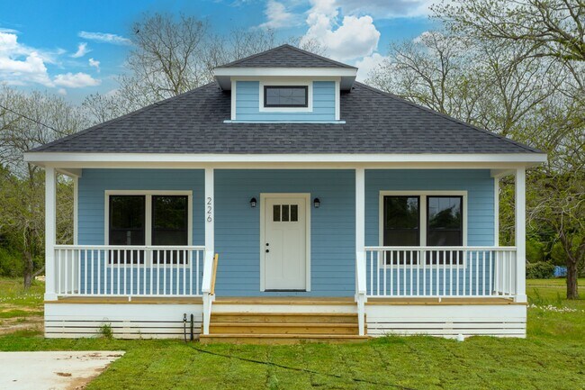 Primary Photo - 226 N Dixie St