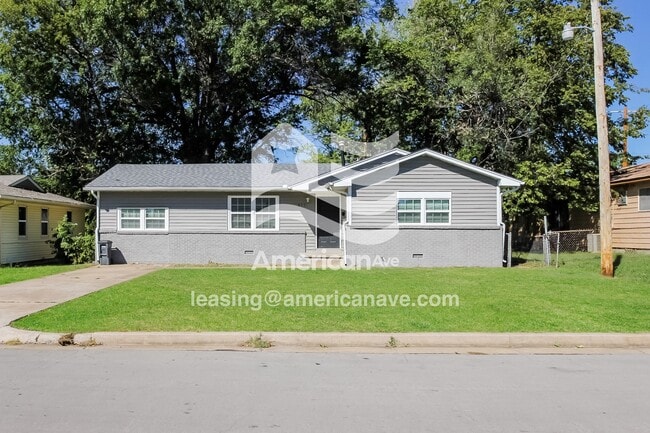 Building Photo - 875 E 53rd St N