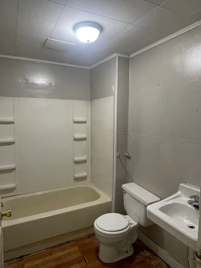 Building Photo - 351 Cherry Way