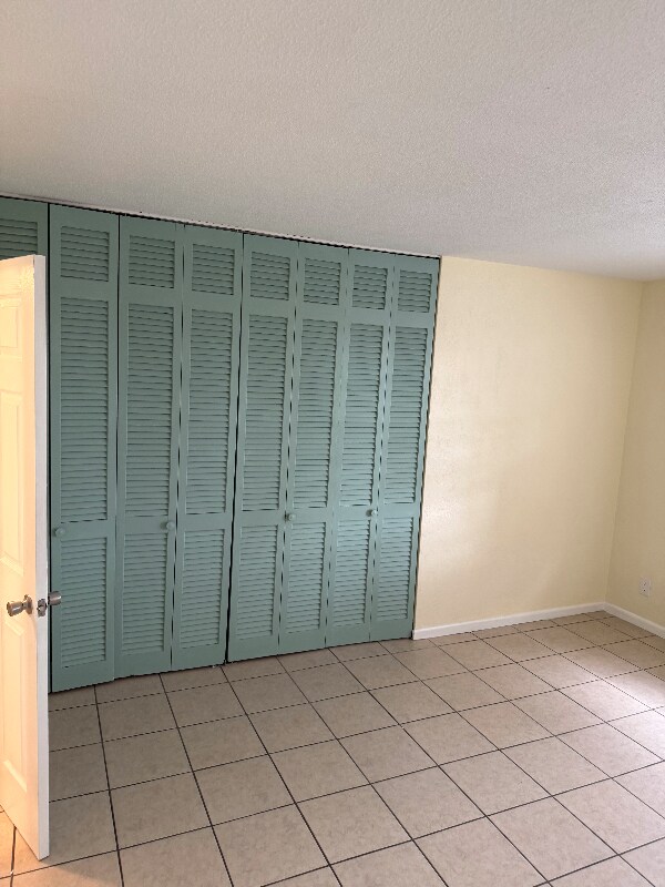 Building Photo - 2421 N Oleander Ave