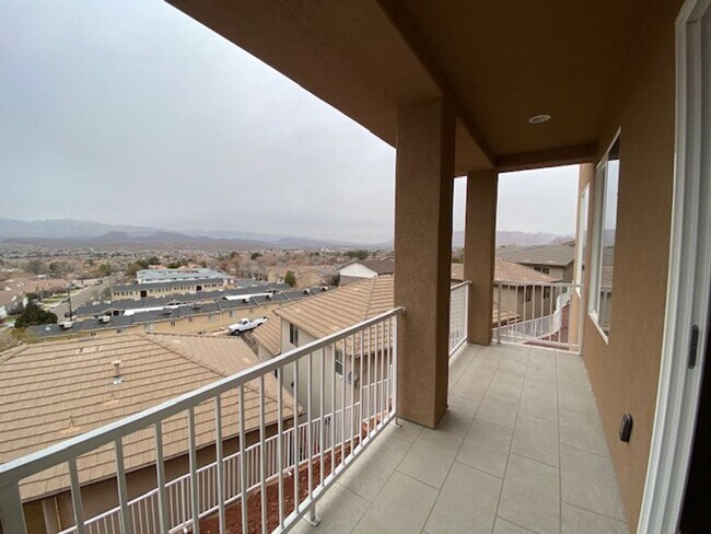 Building Photo - 438 N Stone Mountain Dr