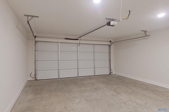 Building Photo - 111 Live Oak Dr