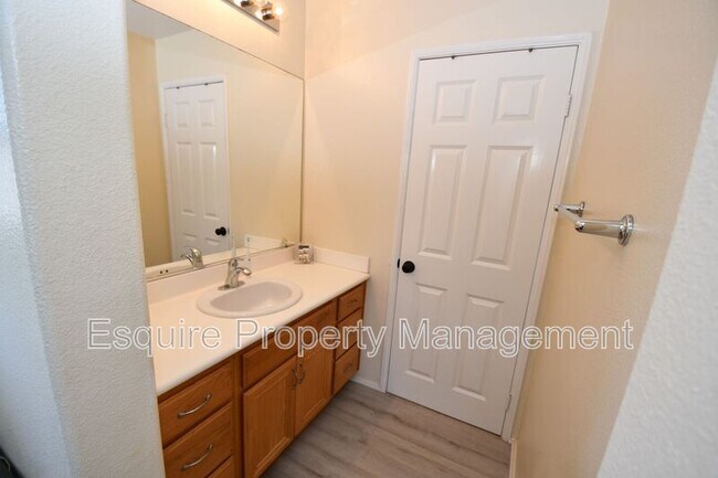 Building Photo - 371 Huerta St