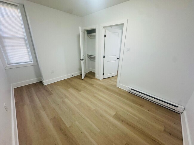 Building Photo - Refreshed 3bd/1bath House! Section 8 ONLY!