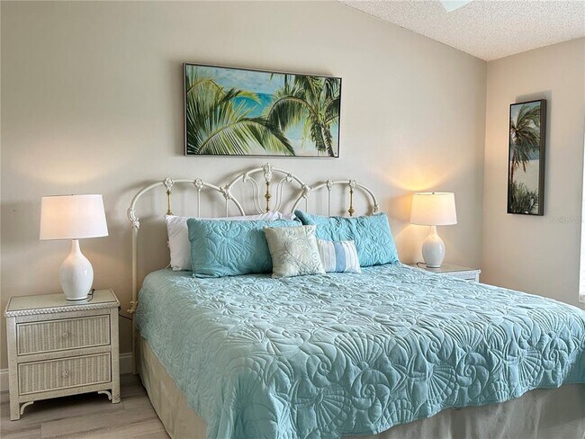 Building Photo - 5906 Doral Dr