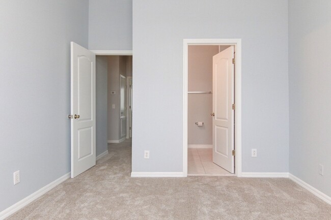 Building Photo - RENT BY MAY 15TH and RECEIVE 2 WEEKS OFF Y...