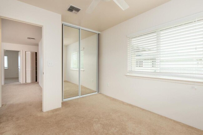 Building Photo - 87-1669 Mokila St