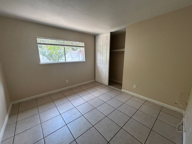 Building Photo - 2104 Sharon Way