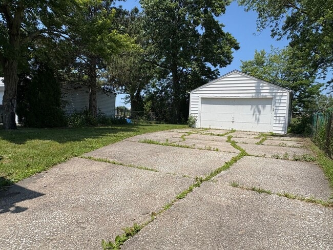 Building Photo - Completely Renovated 3 Bed - 2 Full Bath Cape Cod for Rent!