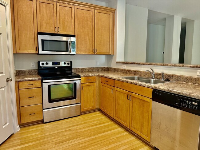 Building Photo - Three Bedroom Home located in Midpoint!