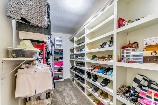 Building Photo - 3715 Slocom Dr