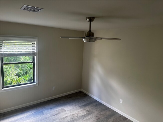Building Photo - 11802 Leitrim Way