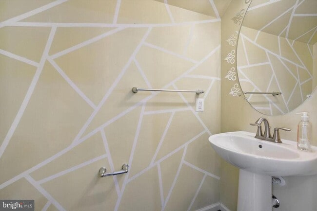 Building Photo - 6252 Newport Ct