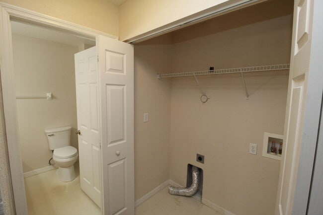Building Photo - 105 Turpial Way