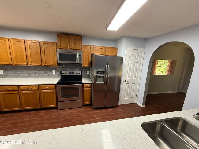 Building Photo - 958 Long Lake Dr