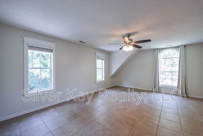 Building Photo - 1725 Brookwood Dr NE