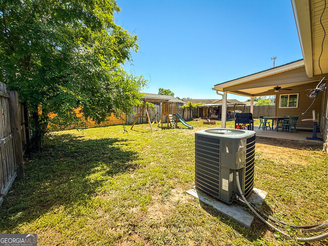 Building Photo - 702 Westgate Cir